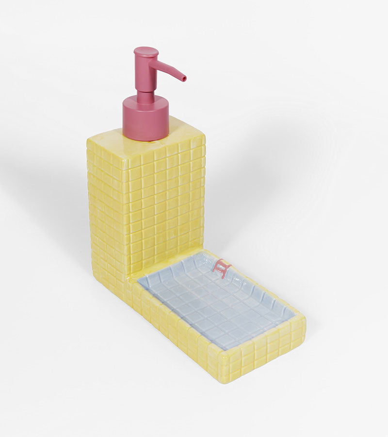 Distributeur de savon piscine