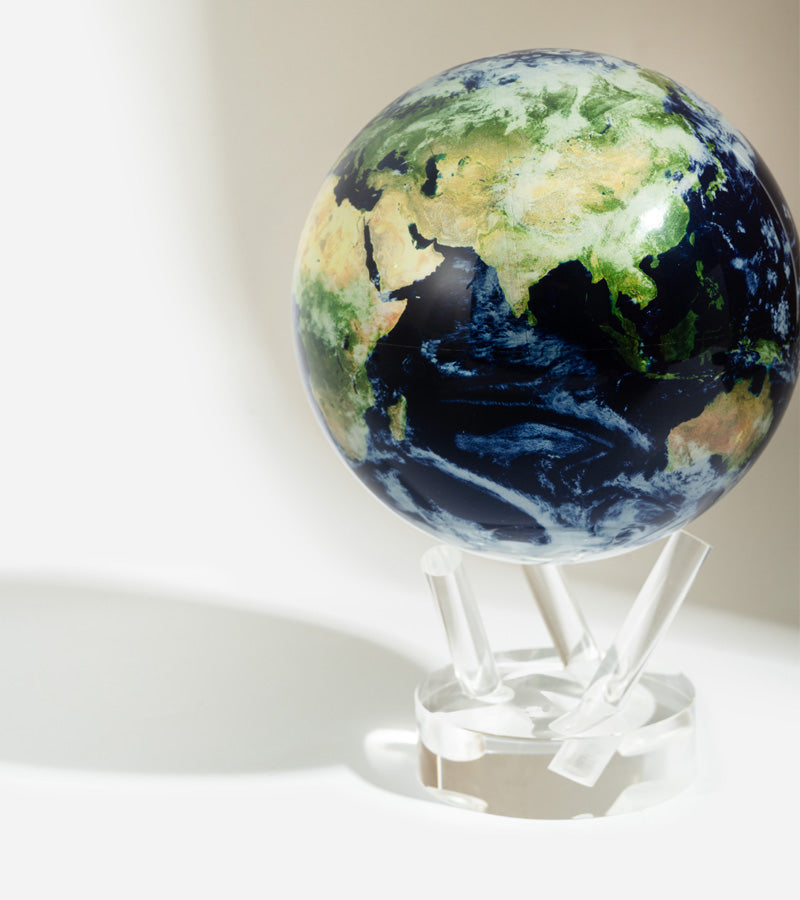Globe Terrestre avec Nuages - Mova 