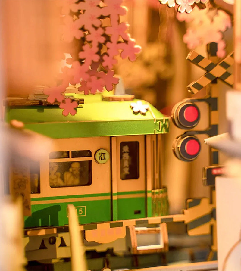 Kit DIY maison miniature en serre-livre - Sakura Densya  Robotime