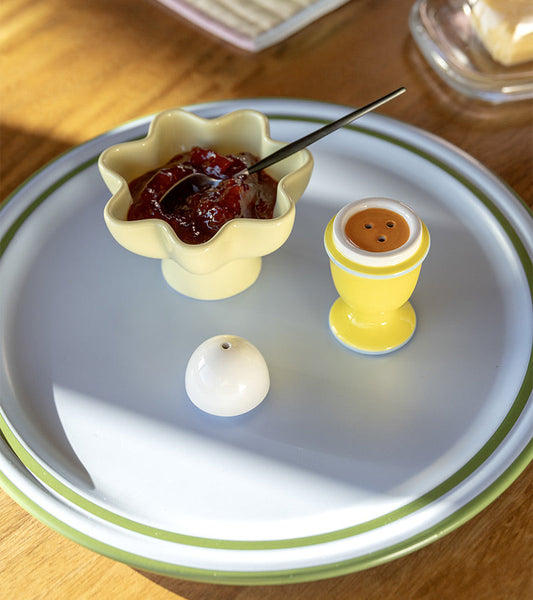 Salière et poivrière oeuf à la coque