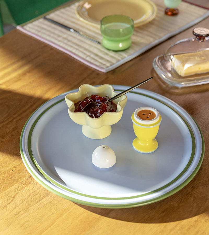 Salière et poivrière oeuf à la coque